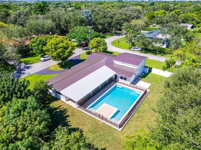 12525 SW 68 Ct, Pinecrest FL 33156