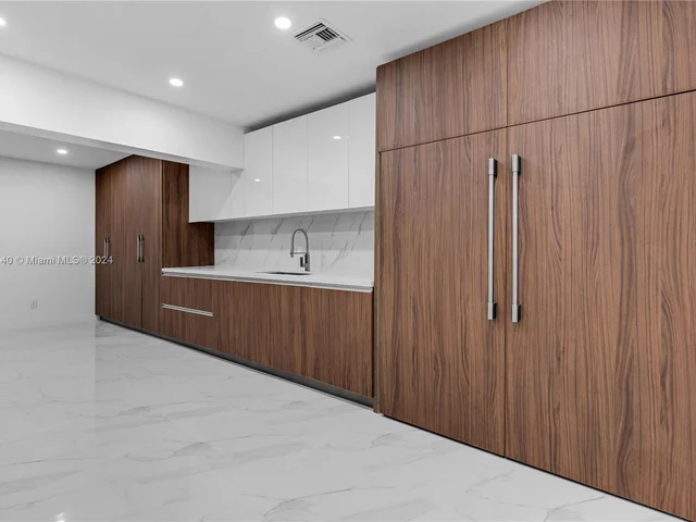 12525 SW 68 Ct, Pinecrest FL 33156