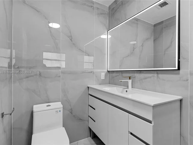 12525 SW 68 Ct, Pinecrest FL 33156