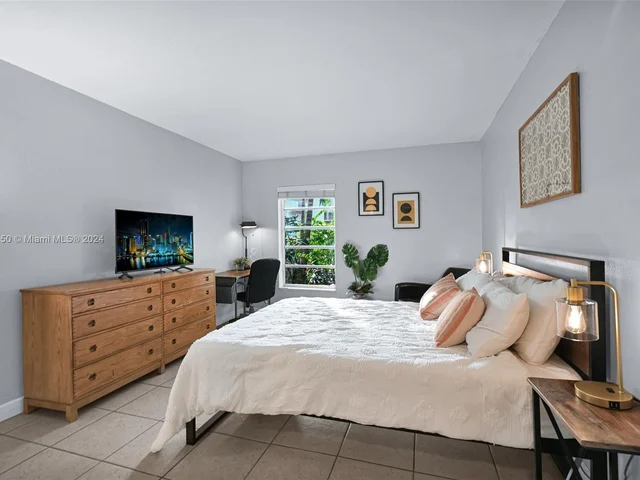 7487 SW 82nd St # C105, Miami FL 33143