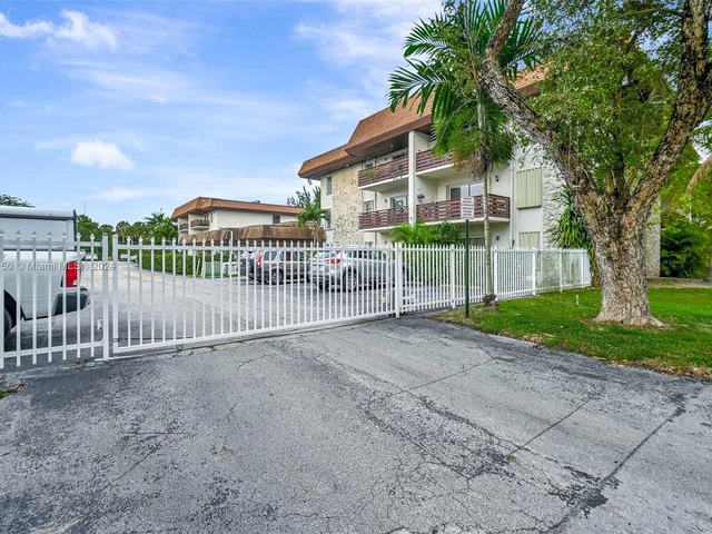 7487 SW 82nd St # C105, Miami FL 33143