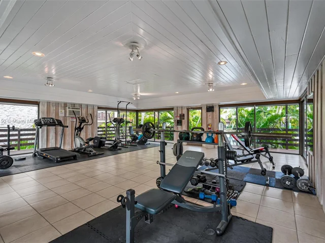 7487 SW 82nd St # C105, Miami FL 33143