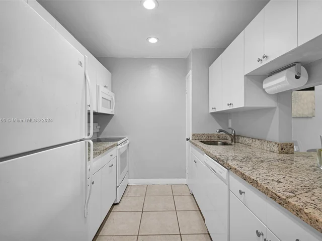 7487 SW 82nd St # C105, Miami FL 33143