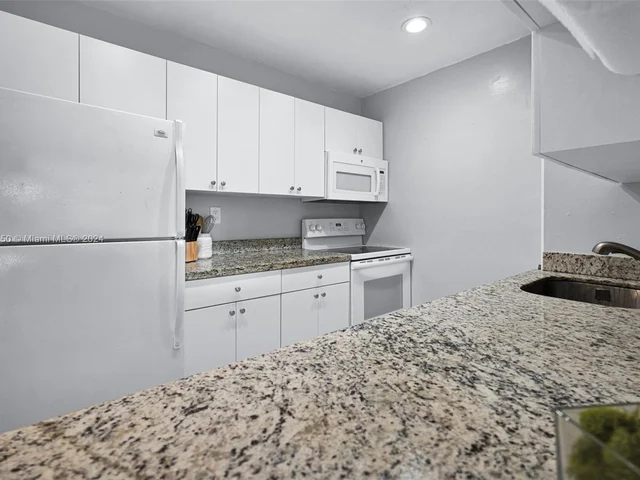 7487 SW 82nd St # C105, Miami FL 33143