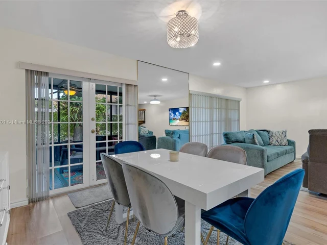 9707 N New River Canal Rd # 216, Plantation FL 33324