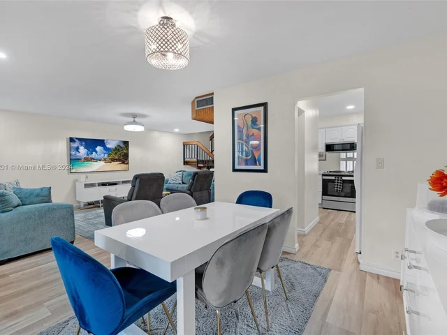 9707 N New River Canal Rd # 216, Plantation FL 33324