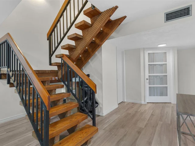 9707 N New River Canal Rd # 216, Plantation FL 33324