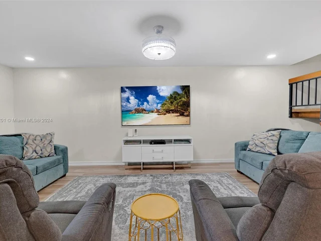 9707 N New River Canal Rd # 216, Plantation FL 33324