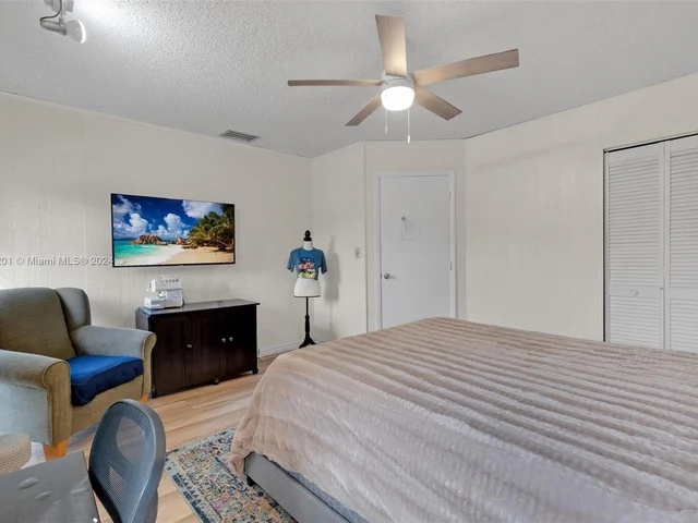 9707 N New River Canal Rd # 216, Plantation FL 33324