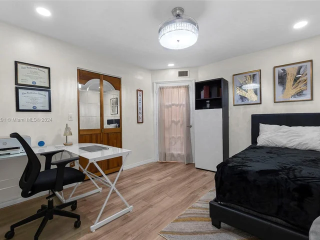 9707 N New River Canal Rd # 216, Plantation FL 33324