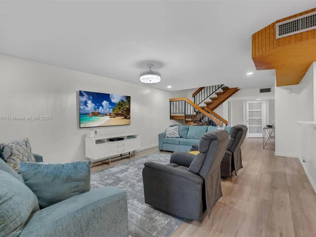 9707 N New River Canal Rd # 216, Plantation FL 33324