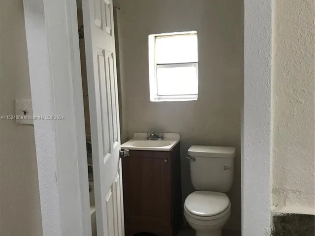 1060 NW 47th St # 7, Miami FL 33127