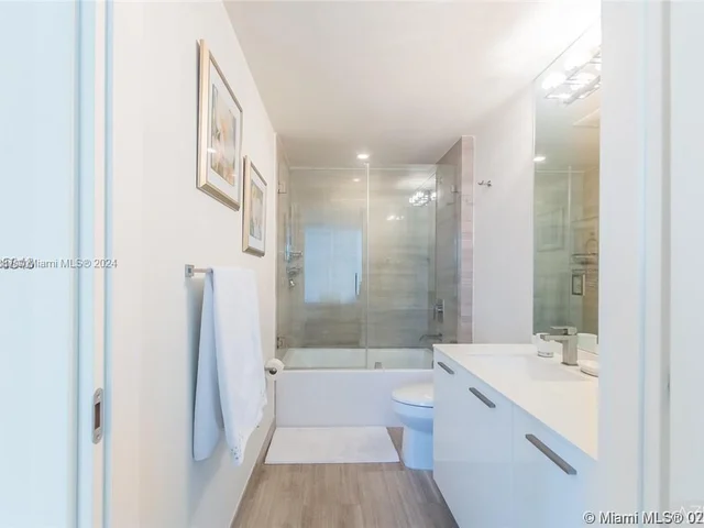 1300 Brickell Bay Dr # 3001, Miami FL 33131