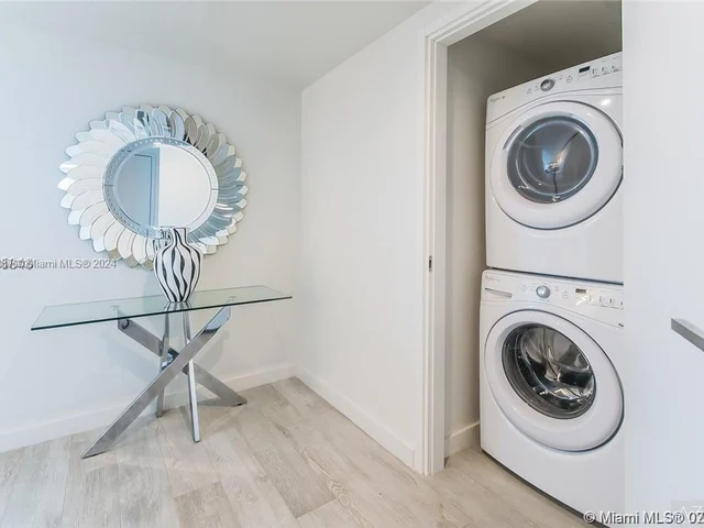 1300 Brickell Bay Dr # 3001, Miami FL 33131