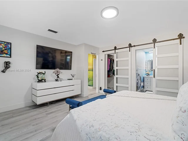 11531 NW 26th St, Plantation FL 33323