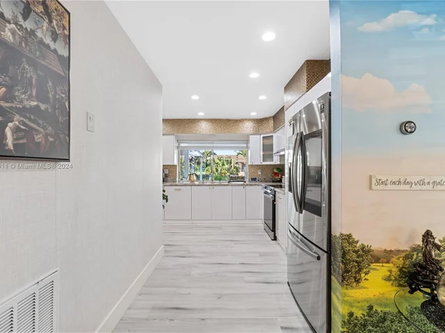 11531 NW 26th St, Plantation FL 33323