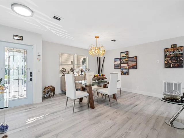 11531 NW 26th St, Plantation FL 33323