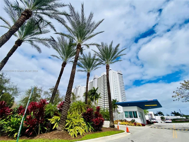 14951 Royal Oaks Ln # 2504, North Miami FL 33181