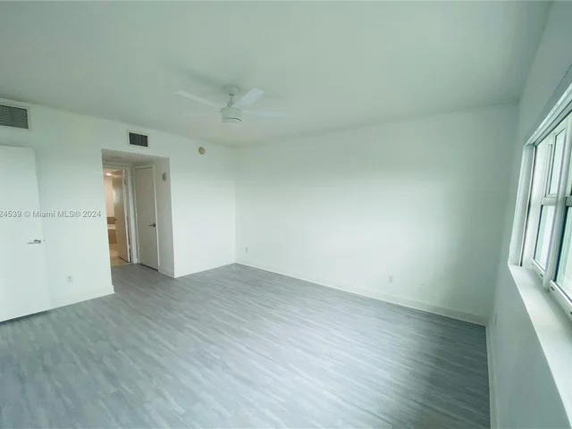 14951 Royal Oaks Ln # 2504, North Miami FL 33181