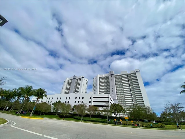 14951 Royal Oaks Ln # 2504, North Miami FL 33181