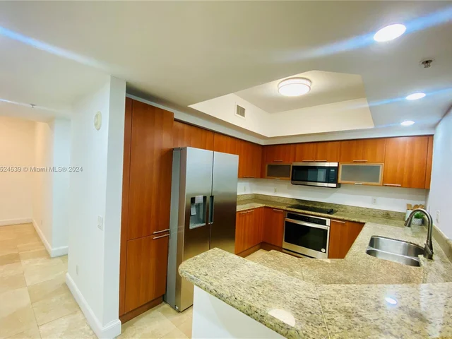 14951 Royal Oaks Ln # 2504, North Miami FL 33181