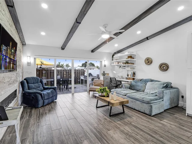 12326 SW 111th S Canal St Rd # 12326, Miami FL 33186