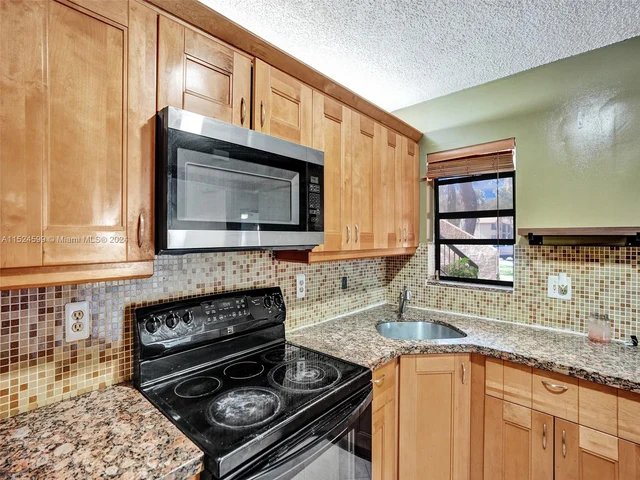 3897 Cocoplum Cir # 3512, Coconut Creek FL 33063