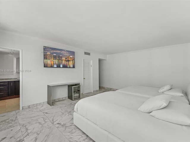 5640 Collins Ave # 7B, Miami Beach FL 33140