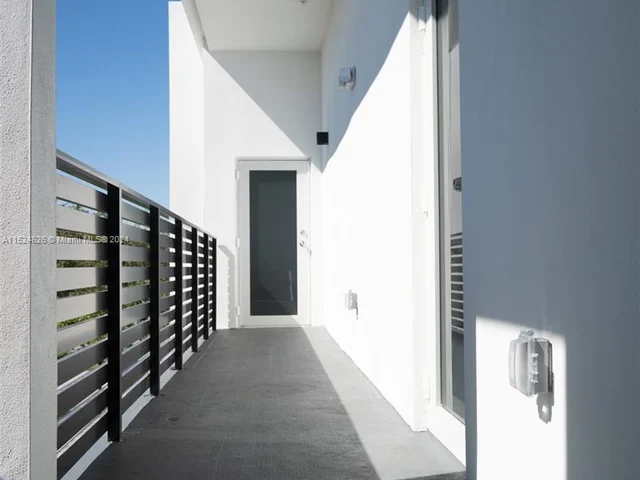 500 Foster Rd # A, Hallandale Beach FL 33009