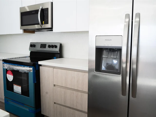 500 Foster Rd # A, Hallandale Beach FL 33009