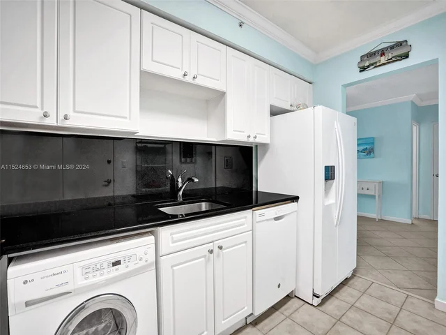 2501 S Ocean Dr # 307, Hollywood FL 33019