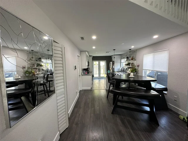 801 W Beckley Sq, Davie FL 33325