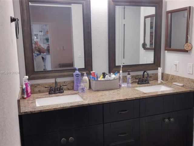 801 W Beckley Sq, Davie FL 33325