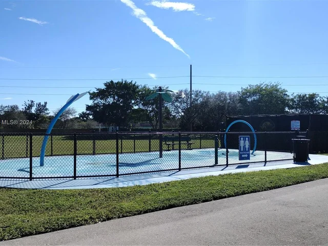 801 W Beckley Sq, Davie FL 33325