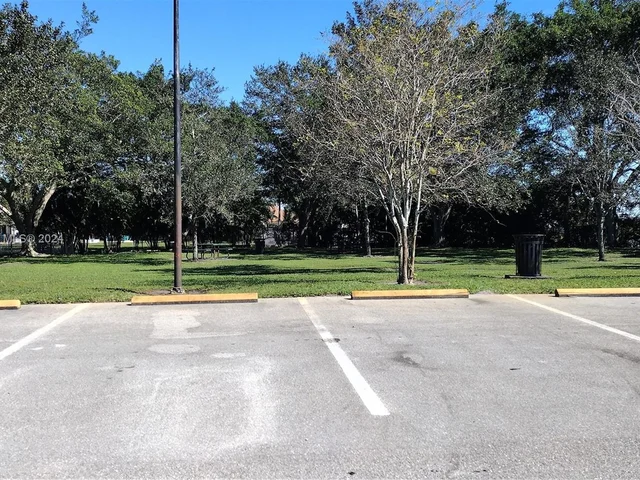 801 W Beckley Sq, Davie FL 33325