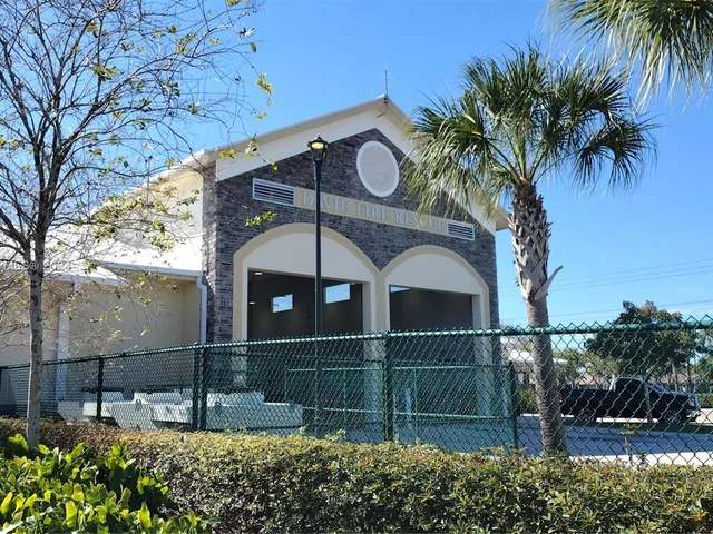 801 W Beckley Sq, Davie FL 33325