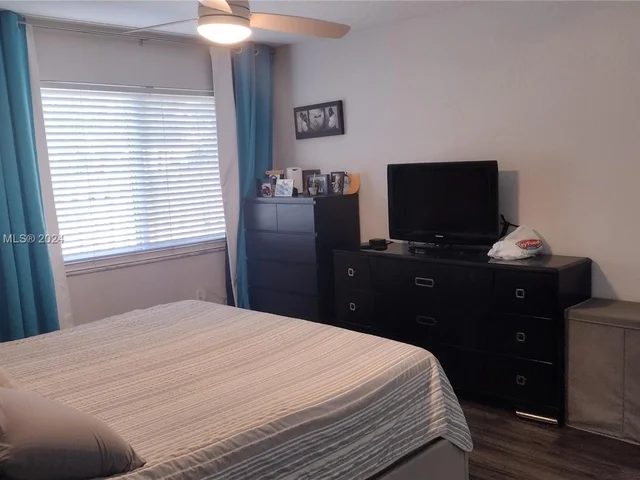 801 W Beckley Sq, Davie FL 33325