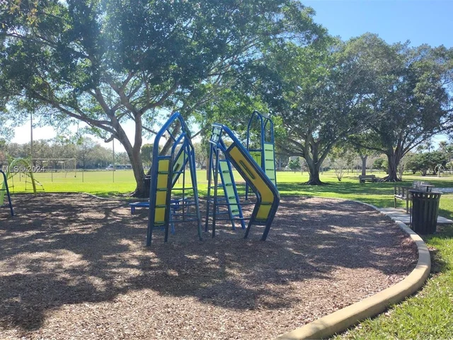 801 W Beckley Sq, Davie FL 33325