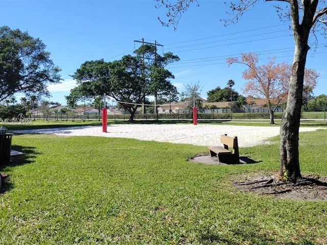 801 W Beckley Sq, Davie FL 33325