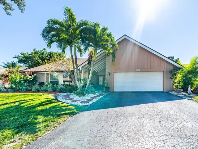 9500 NW 10th St, Plantation FL 33322