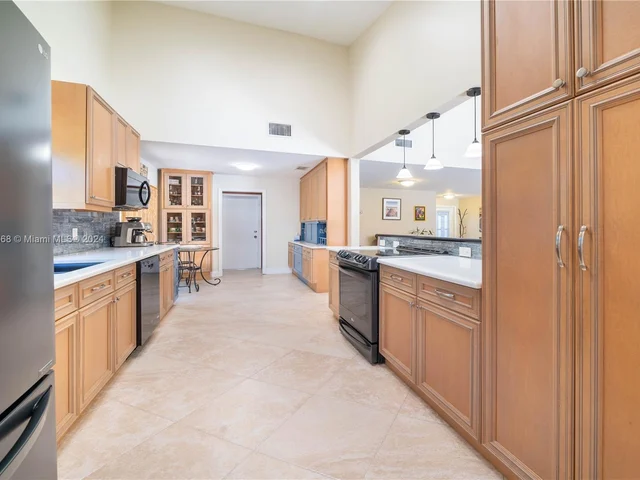 9500 NW 10th St, Plantation FL 33322