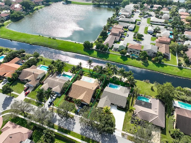 9500 NW 10th St, Plantation FL 33322