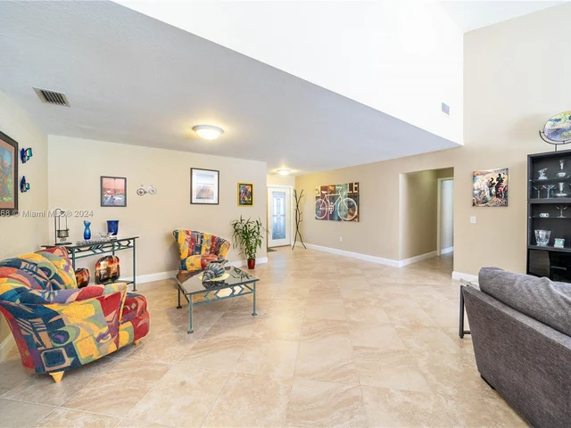 9500 NW 10th St, Plantation FL 33322