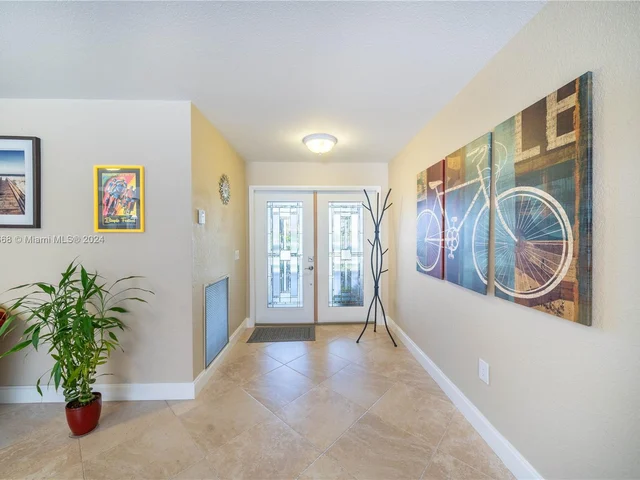 9500 NW 10th St, Plantation FL 33322