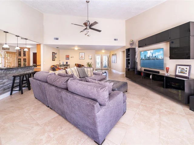 9500 NW 10th St, Plantation FL 33322