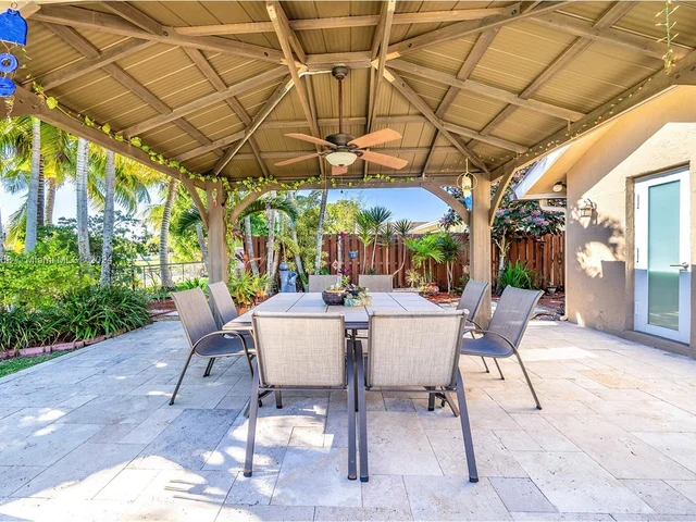 9500 NW 10th St, Plantation FL 33322