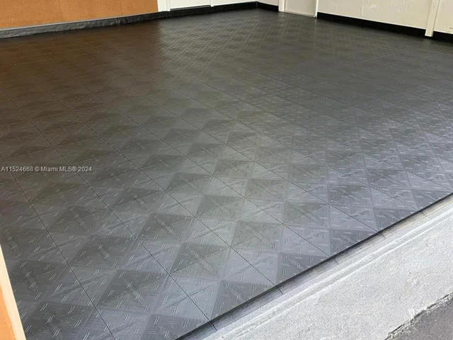 9500 NW 10th St, Plantation FL 33322