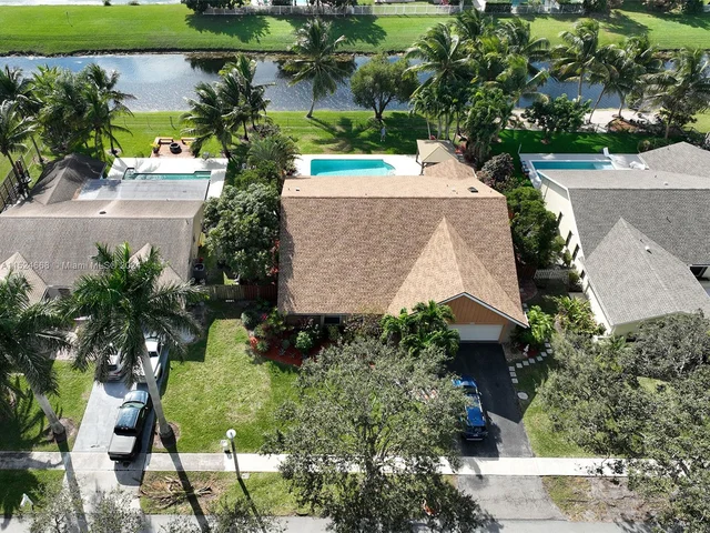 9500 NW 10th St, Plantation FL 33322