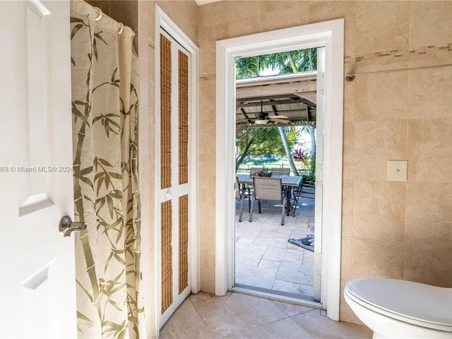 9500 NW 10th St, Plantation FL 33322