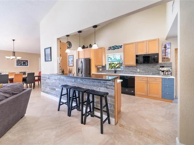 9500 NW 10th St, Plantation FL 33322